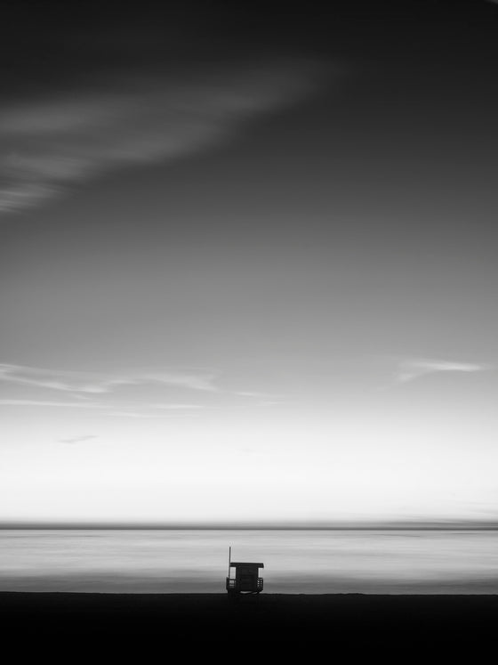 photo of a lifeguard tower taken in Los Angeles, CA during sunset, in black and white